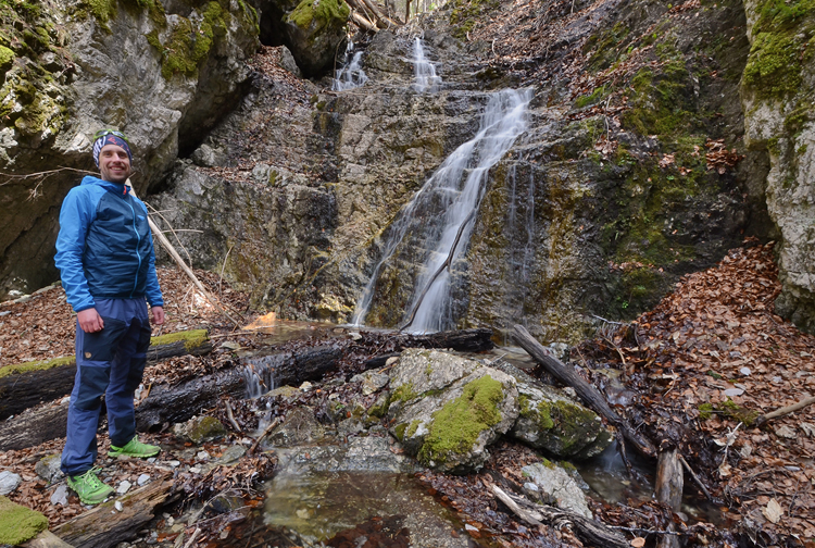 Recenzia: Turistické nohavice Fjällräven Keb Agile Trousers M - Radosť z vodopádov, ktoré existujú len na jar